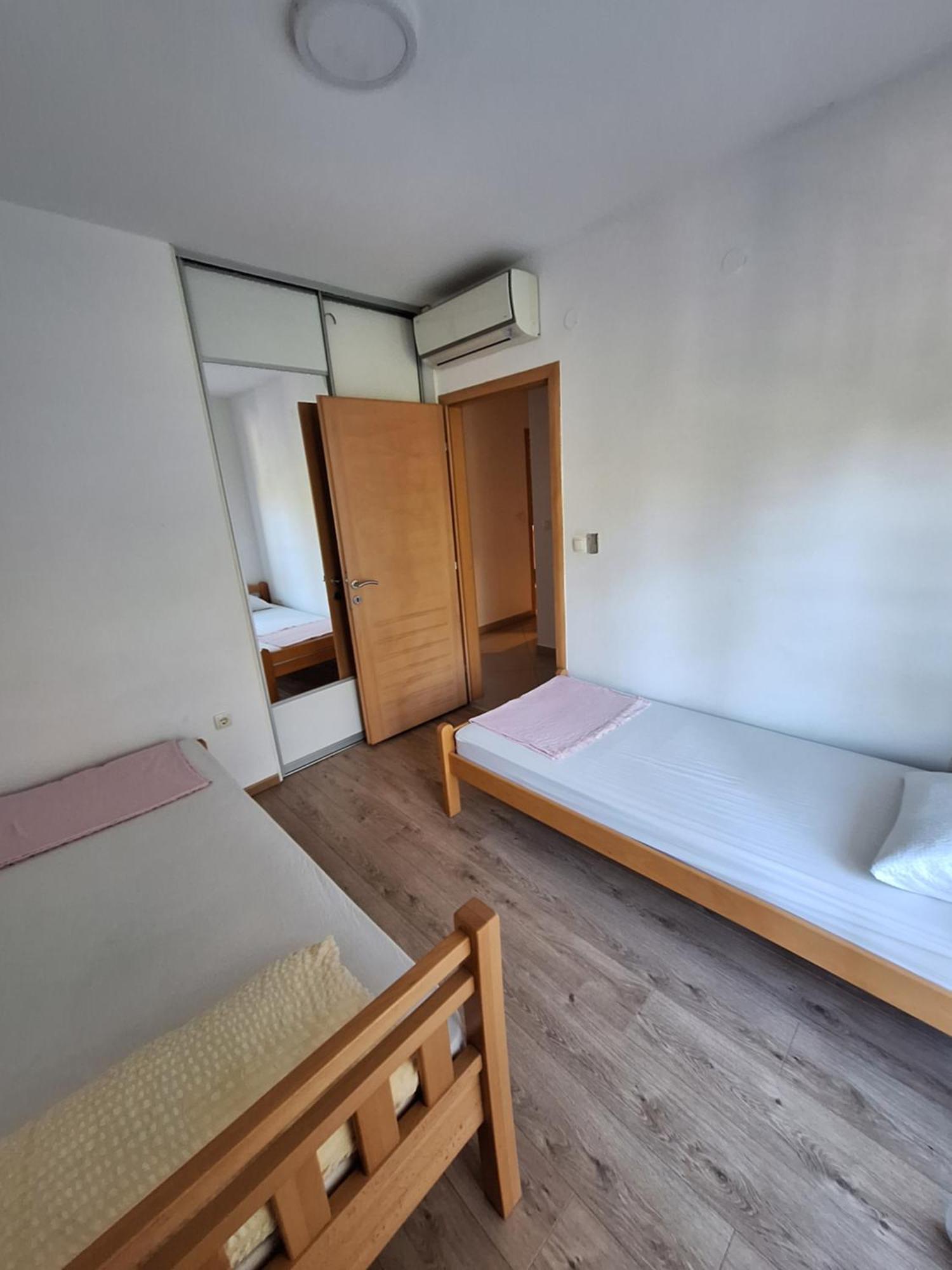 Apartment Enjoy Free Private Parking Mostar Buitenkant foto